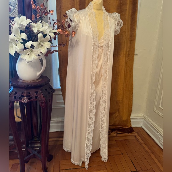 Petite Miss Elaine Vintage Bridal Lace Edged Robe And Slip Peignoir Set - Picture 14 of 15